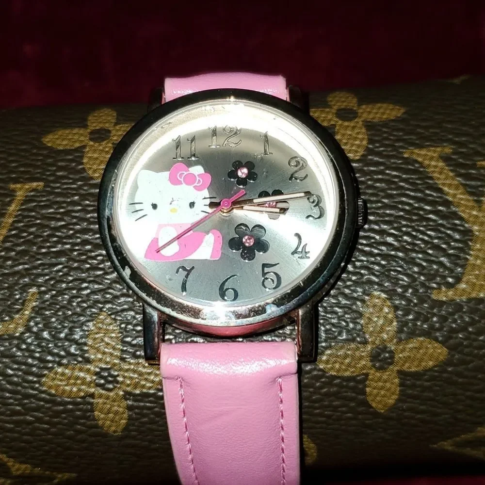 NEW SANRIO HKAQ5901 Hello Kitty Rose Gold Case Pink Band New Battery Works Great